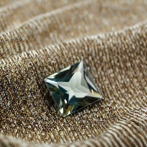 M.Y.GEMS พลอยแอมะทิสต์สีเขียวทรงสี่เหลี่ยมเจ้าชายขนาด 8 มม. น้ำหนัก 2.40 กะรัต คุณภาพสูงสำหรับทำเครื่องประดับ - Product Image 1