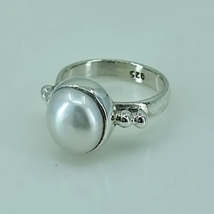 แหวนมุกน้ำจืด เงินแท้ 925 ของขวัญสำหรับเธอ แหวนแบบฝังมุก งานแฮนด์เมด - Product Image 2