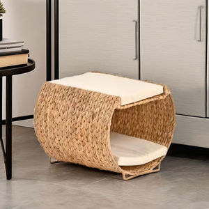 Lit pour chat d'intérieur de haute qualité avec tissage durable en jacinthe, cadre en rotin et coussin amovible à motif animal - Product Image 5