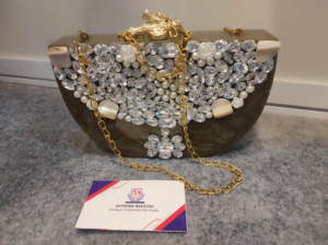 Bolso de Mano Elegante de Resina con Cristales, Hecho a Mano, Diseño Único, Artesanía India, Fácil de Llevar - Product Image 4