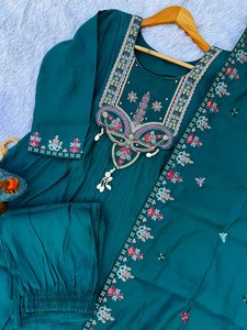 Elegante Traje Anarkali de Seda Romana para Fiesta con Dupatta Bordada y Calado |   Exportación Global de Moda |   Venta al por Mayor B2B - Product Image 5