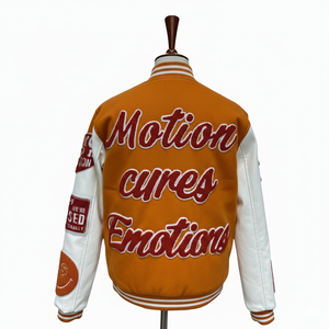 Chaqueta Varsity Verde y Blanca para Hombre, con Letra B Bordada y Parche de Corazón, Estilo Preppy, Corte Regular, Otoño, Poliéster y Algodón - Product Image 4