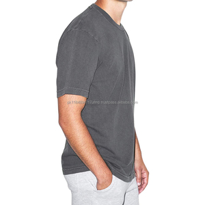 T-shirt en toile unie décontracté surdimensionné pour homme, 100 % coton de haute qualité, avec logo personnalisé, tissu respirant et à séchage rapide, teint en pièce. - Product Image 3