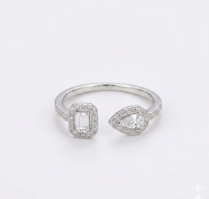 Anillo de oro de 14K estilo Toi et Moi con diamantes, esmeralda y diamantes cultivados en laboratorio en forma de pera, anillo de doble halo abierto, banda de diamantes de puño abierto - Product Image 2