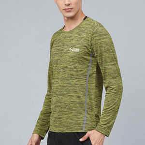 Camiseta de yoga para hombre fabricada en fábrica por OEM, de color sólido y con diseño sólido, de secado rápido y peso ligero. - Product Image 3