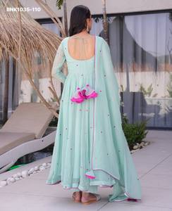Conjunto de Kurti-Pantalón y Dupatta Anarkali de Georgette Sintética de Alta Calidad con Bordado, Última Moda, a Precio de Mayoreo, Ropa Étnica - Product Image 3