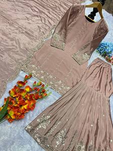 Lanzamiento de un nuevo conjunto de top y sarara de diseñador para fiestas. Con dupatta elegante con bordados. - Product Image 4