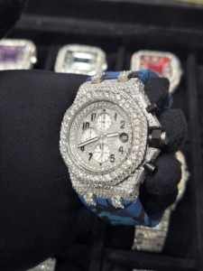 Reloj de Lujo Personalizado con Moissanita VVS, Redondo, Mecánico, Analógico, de Acero Inoxidable, Estilo Hip Hop, con Correa de Goma Azul - Product Image 4