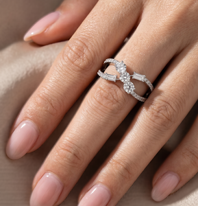 Bague de mariage minimaliste torsadée en or massif 10K 14K 18K avec émeraude et diamant de laboratoire taille ronde, clarté DEF VS VVS, et moissanite - Product Image 6