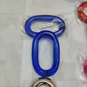 ขายส่งของตกแต่งผนังแบบโซ่เชื่อมต่อทำจากเรซิ่นใสที่เป็นมิตรกับสิ่งแวดล้อมและปรับแต่งได้ - Product Image 1