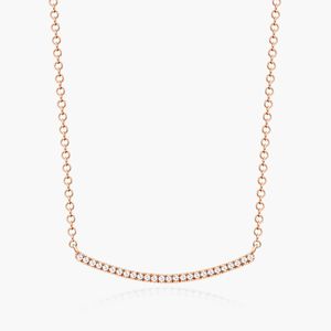 สร้อยคอเพชรทรงโค้ง 0.08 กะรัต เพชรเลี้ยงในห้องปฏิบัติการ รับรองโดย IGI ทอง 10 กะรัต จี้เรียบหรู ดีไซน์มินิมอล เครื่องประดับชั้นดี ของขวัญ รับผลิตแบบ OEM ODM ตามสั่ง - Product Image 1