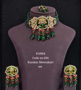 Ensemble de bijoux Kundan Meenakari, design floral, plaqué or, collier, boucles d'oreilles, tikka, bijoux de mariage pour femmes, 694 - Product Image 2