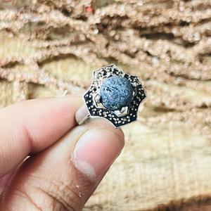 Anillo de latón con lapislázuli, diseño geométrico, estilo bohemio tribal, para mujer, plata oxidada, joyería llamativa, venta al por mayor - Product Image 4