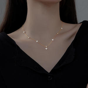 Collier pendentif cœur AMBER JEWELS avec diamants roses et pierres claires, chaîne en acier inoxydable plaqué or 18 carats, sertissage pavé certifié IGI - Product Image 3