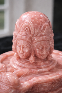 Estatua de Shiva Lingam Tallada a Mano en Ónix Rosa Natural, Ecológica, para Decoración de Templos Hindúes y Meditación Espiritual - Product Image 2