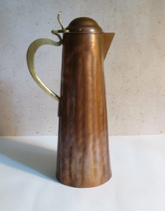 Carafe en cuivre exclusive, artisanale et luxueuse, pour des repas haut de gamme et des routines de bien-être traditionnelles - Product Image 1