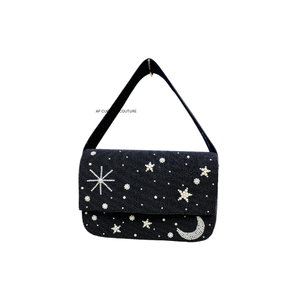 Bolso de hombro moderno y a la moda con cuentas, adornos de estrellas hechos a mano y diseños personalizados con cuentas de semillas. - Product Image 1