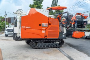 Original Kubota DC108X Combine <b>Harvester</b> Competitive Price Rice Harvesting Machine for Export - Product Image 6