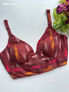 Mejor proveedor de blusas sin mangas estilo SavyaSaachi de tela de algodón Ikkat puro con diseño estampado, listas para usar, de la India. - Product Image 6
