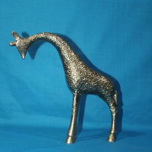 Escultura de camello de metal para decoración de mesa con acabado plateado antiguo, decoración única para el hogar. - Product Image 5