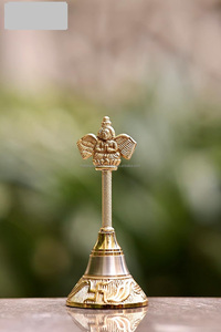 Pooja Mandir Bell Bell garuda ghanti กระดิ่งมือสีทอง (สูง4.5นิ้วความกว้าง2นิ้ว) ทำจากโลหะจากต่างประเทศ - Product Image 4