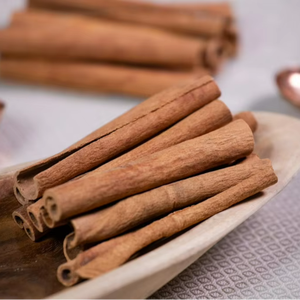 Premium Quality Factory Price Raw Natural Whole Cassia Cinnamon Sticks Dried Aromatic Spice Healthy Choice Bulk Supply - Product Image 1