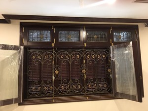 Porte d'entrée en fer forgé à double battant de style européen Khang Hung Phat, revêtement poudré, durable, design orné - Product Image 4