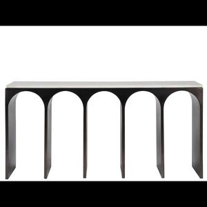 Mesa de Sofá Moderna Escultural con Estructura de Hierro y Superficie Blanca, Pieza Decorativa Contemporánea para Sala de Estar - Product Image 6