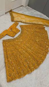 Lehenga Choli, Traje Tradicional Indio para Bodas, Bellamente Diseñado con Lentejuelas para Ocasiones Especiales, Atuendo Elegante para Mujer - Product Image 3