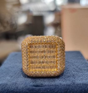แหวนเพชรโมอิสซาไนต์แบบ Iced Out สุดหรู สไตล์ฮิปฮอปสำหรับผู้ชาย ทรงบาแกตต์ แหวนวิบวับ VVS เครื่องประดับแฟชั่นสุดโดดเด่น แหวนพรีเมียมสั่งทำพิเศษ - Product Image 6