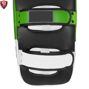 Cible de boxe en cuir SUMROOS pour le kickboxing, avec design respirant, sangle réglable et option d'impression personnalisée - Product Image 6