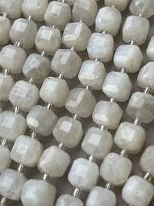 ลูกปัดมูนสโตนธรรมชาติรูปทรงลูกบาศก์ สวยงาม สีขาว คุณภาพสูง สำหรับทำเครื่องประดับ - Product Image 5