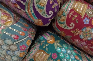 Tissu en viscose pure à motif Paisley imprimé avec broderie florale indienne pour vêtements ethniques et textiles de mariage - Product Image 2