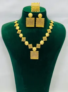 ชุดสร้อยคอและต่างหูแบบกล่องทองเหลืองชุบทอง 24K พร้อมจี้ทรงสี่เหลี่ยม เครื่องประดับทรงเรขาคณิตทันสมัยสำหรับงานแต่งงานสำหรับผู้หญิง - Product Image 3