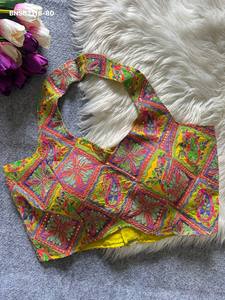 Collection de blouses sans bretelles en Khadi pur de style moderne avec broderies et fermeture à crochet dos-nu, fournisseur d'Inde - Product Image 5
