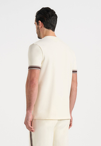 Camiseta de punto de manga corta color crema para hombre con ribete en contraste, cuello redondo, corte regular informal - Product Image 4