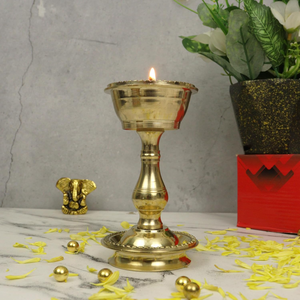 Diya Tradicional de Latón para Templo, Puja, Aarti, Lámpara de Aceite para Oración Hindú, Deepak Decorativo de Latón Indio para Culto en el Hogar - Product Image 4