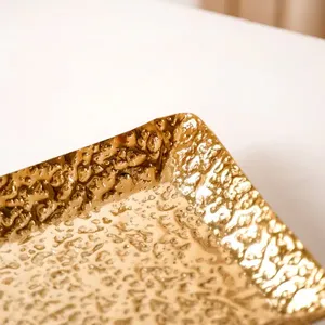 Plateau décoratif rectangulaire en or martelé de luxe, fait main, en métal texturé, pour centre de table et décoration intérieure - Product Image 3