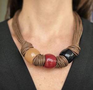 Hermoso Collar de Resina con Cuentas Geométricas Vintage, Joyería Colorida y Elegante, Accesorio Ligero y Cómodo para Mujeres y Niñas - Product Image 3