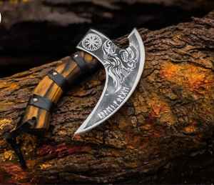 Couteau à pizza industriel forgé à la main en acier à haute teneur en carbone, style viking, lame tranchante en forme d'hache avec manche en bois de rose pour usage en cuisine, avec étui - Product Image 1