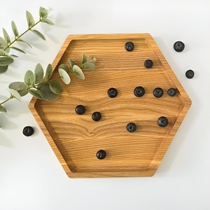 Plateau de service hexagonal en bois, design minimaliste solide, fait main, pour la cuisine et la décoration de la maison - Product Image 2