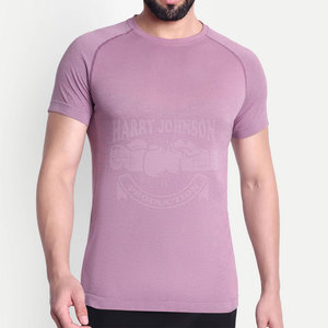 Camiseta de Manga Corta para Hombre Harry Johnson, Corte Ajustado, Cuello Redondo, Patrón de Letras en Relieve, Tejido de Punto, Secado Rápido, Ropa Casual - Product Image 1