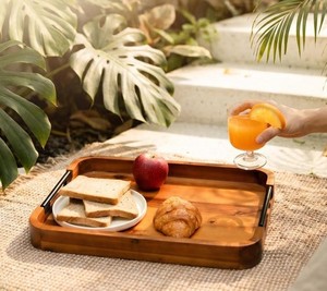 Bandeja Rectangular de Madera para Servir con Asas Negras, Diseño Rústico para Desayuno, Vajilla Artesanal de Madera, Bandeja Decorativa para el Hogar - Product Image 3