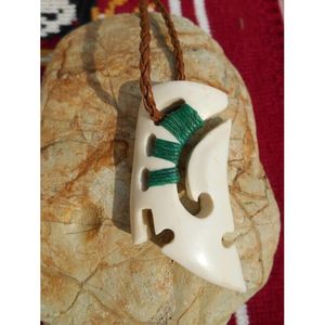 Collar Artesanal con Cuentas de Hueso Talladas a Mano, Estilo Tribal Boho Étnico, Ideal para Regalo - Product Image 1