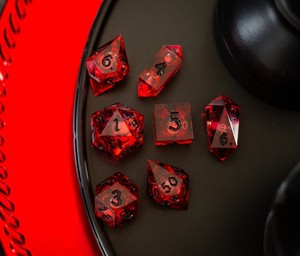 Jeu de dés en résine de haute qualité, faits à la main, polyédriques, designs multicolores personnalisés pour jeux de société - Product Image 1