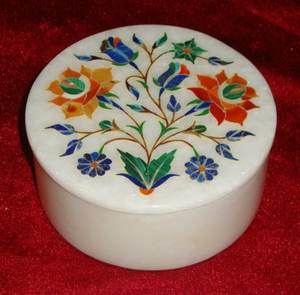 Boîte à bijoux ronde en marbre blanc avec incrustations de fleurs, design attrayant, idéale pour les cadeaux d'affaires - Product Image 6