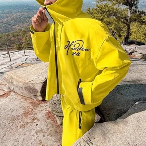 Ensemble de survêtement léger brodé avec logo d'usine OEM, coupe oversize, coupe-vent en nylon - Product Image 3