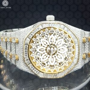 นาฬิกาข้อมือแฟชั่นหรูสำหรับผู้ชาย Charm Men ตัวเรือนสแตนเลสสตีลสีทอง ประดับเพชร หน้าปัดอนาล็อก ระบบกลไก ขนาด 40 มม. ตัวเรือนทรงเหลี่ยม กันน้ำได้ 10 บาร์ - Product Image 1
