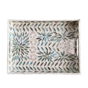 Bandeja Rectangular de Madera Decorativa con Asa y Diseño Floral - Product Image 5