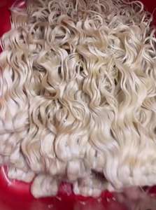 มัดผมมนุษย์หยิกธรรมชาติแท้ติดทนนานสำหรับผมต่อผมตรงจากโรงงาน - Product Image 4